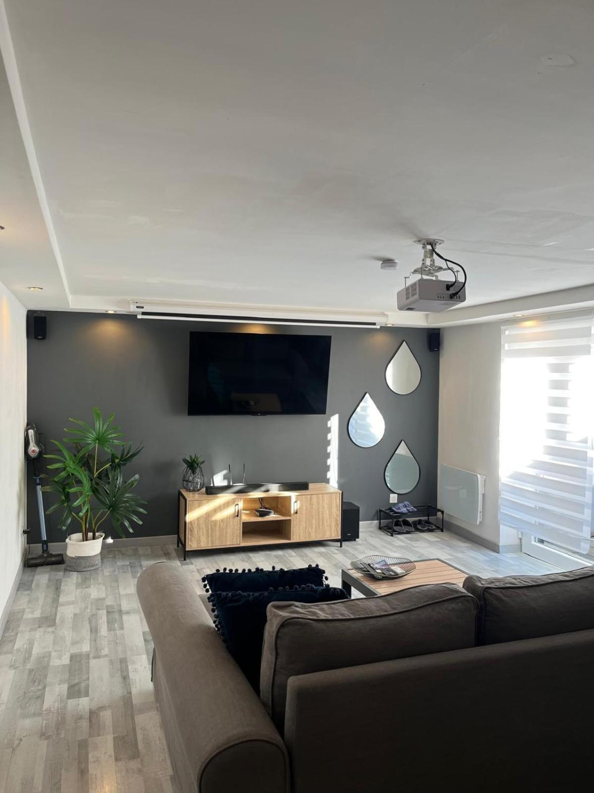 Tres Bel Type Loft De 40 M2 Dans Maison Avec Parking Privatif Apartment